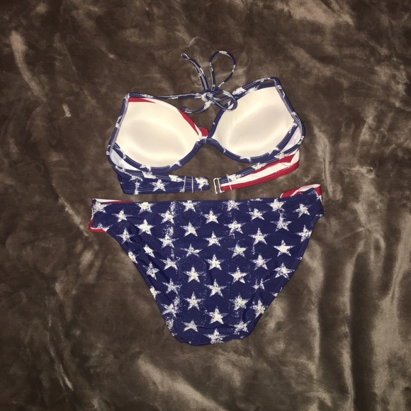 Bikini - Picture 2 of 2